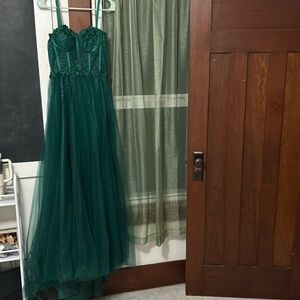 Emerald green prom dress
